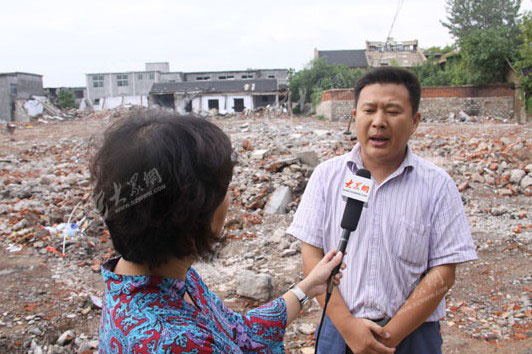 ��B���^(q��)������r