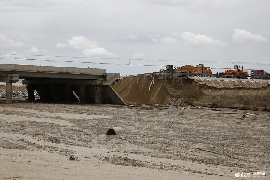 ɽ�鱩�l(f��)��ʹ�M(j��n)��Ī�߿�Ψһ��·�Д�