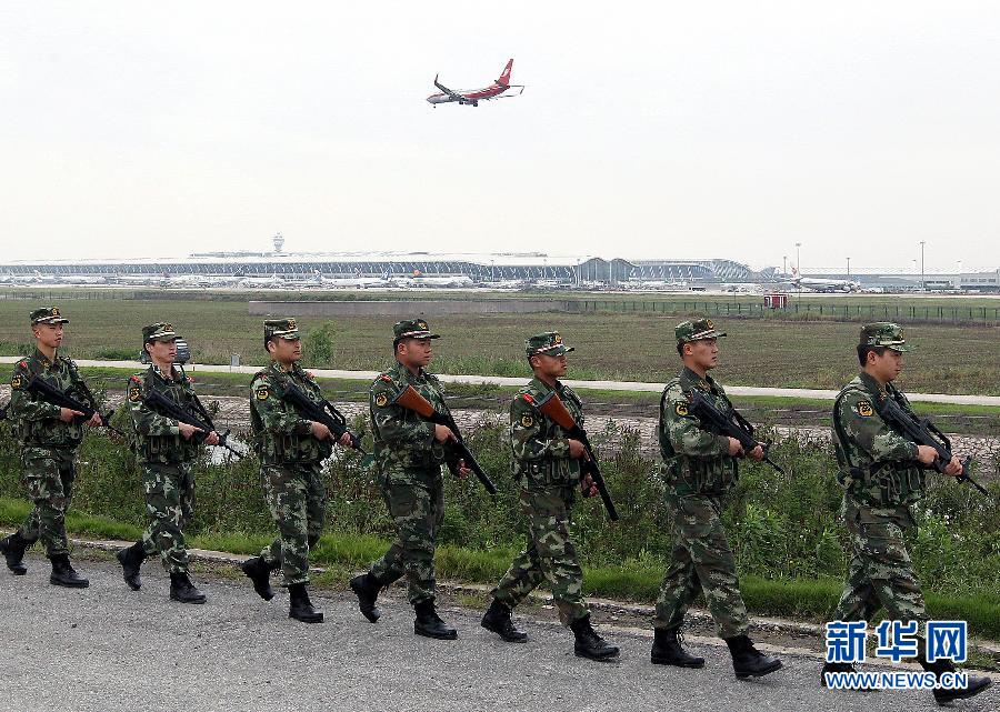 5��18����߅����(zh��n)ʿ���Ϻ��֖|���H�C(j��)��(ch��ng)���bѲ߉��