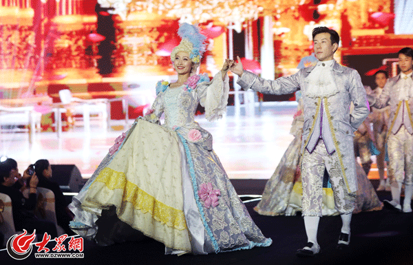 濟(jì)南模特宮廷禮服秀.jpg
